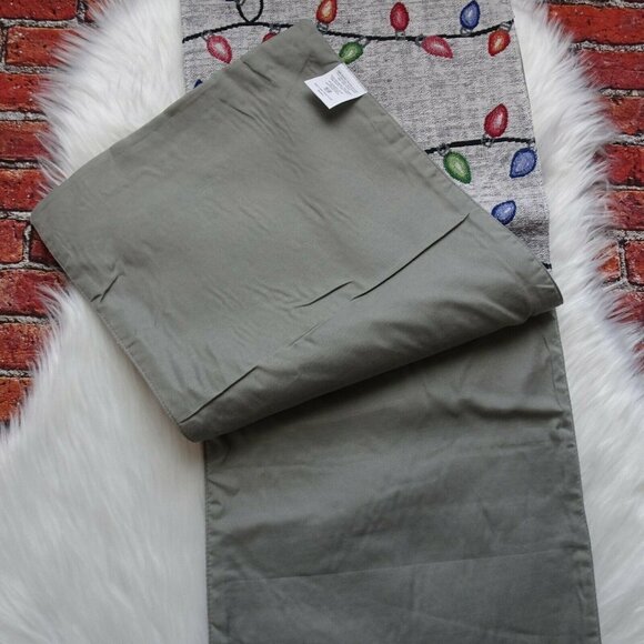 New Holiday Table Runner Christmas Lights Bulbs Merry & Bright Gray Multi Color - Picture 10 of 10